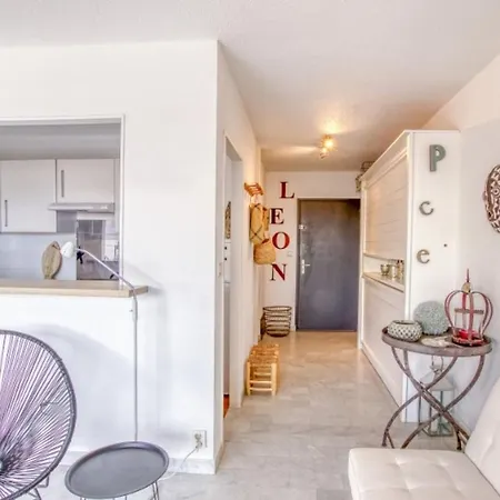 Nice Flat With Swimming Pool And Sea View Apartment Bandol
