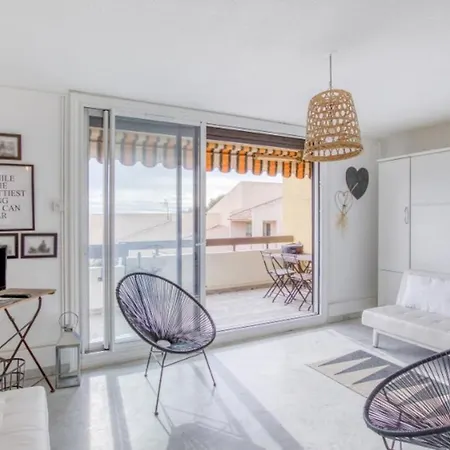 Nice Flat With Swimming Pool And Sea View